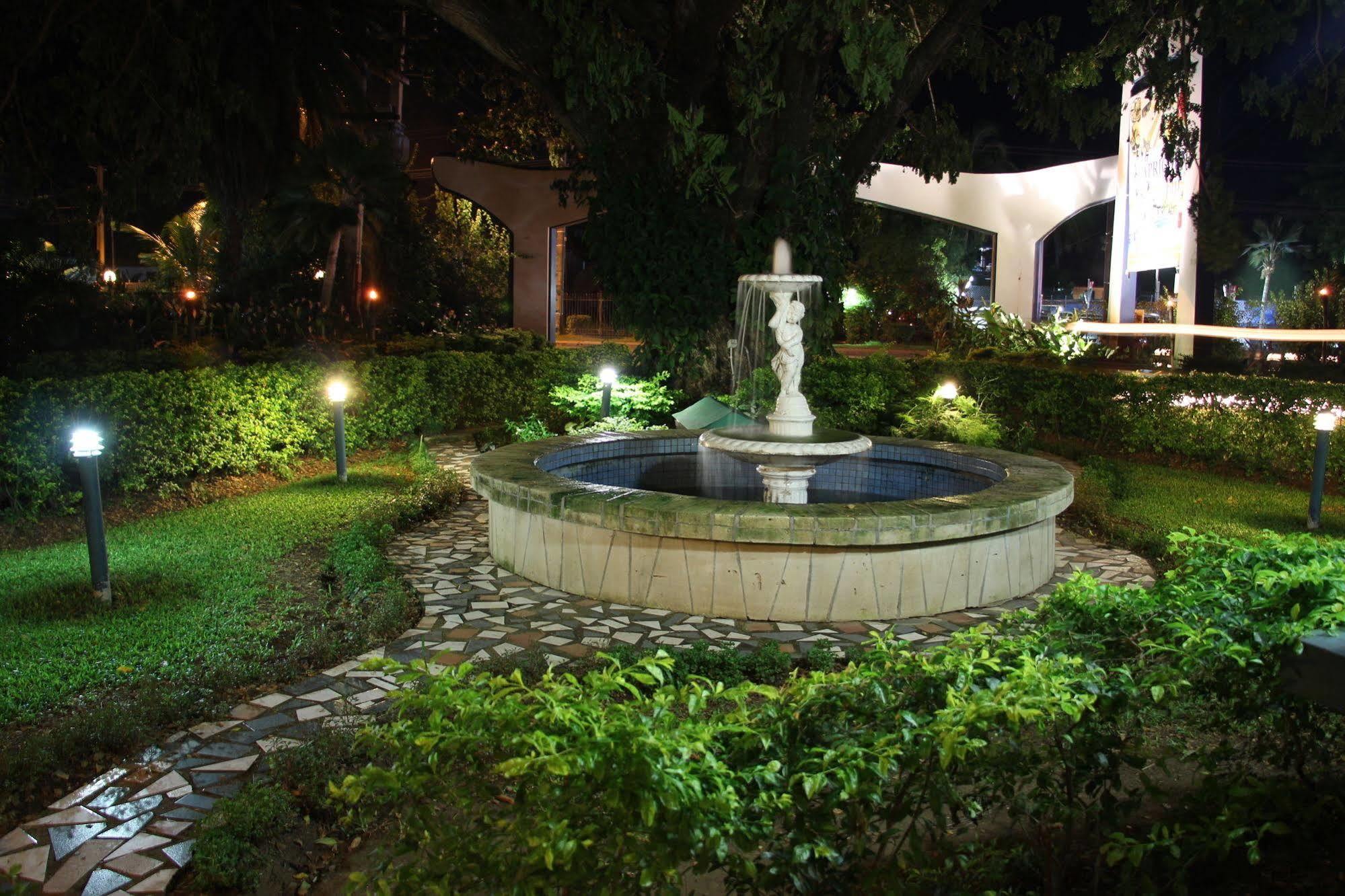 Capricorn International Hotel Nadi Exterior photo